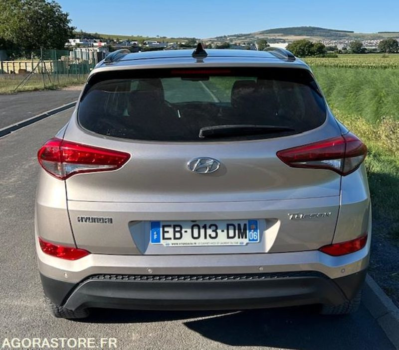 HYUNDAI TUCSON III 1.7 CRDI 141 CH EXECUTIVE 2WD DCT-7 - 2016 - 141 950 kms - Terepjáró/ SUV: 4 kép. HYUNDAI TUCSON III 1.7 CRDI 141 CH EXECUTIVE 2WD DCT-7 - 2016 - 141 950 kms - Terepjáró/ SUV: 4 kép.