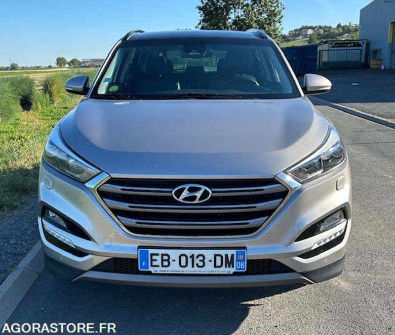 HYUNDAI TUCSON III 1.7 CRDI 141 CH EXECUTIVE 2WD DCT-7 - 2016 - 141 950 kms - Terepjáró/ SUV: 2 kép. HYUNDAI TUCSON III 1.7 CRDI 141 CH EXECUTIVE 2WD DCT-7 - 2016 - 141 950 kms - Terepjáró/ SUV: 2 kép.
