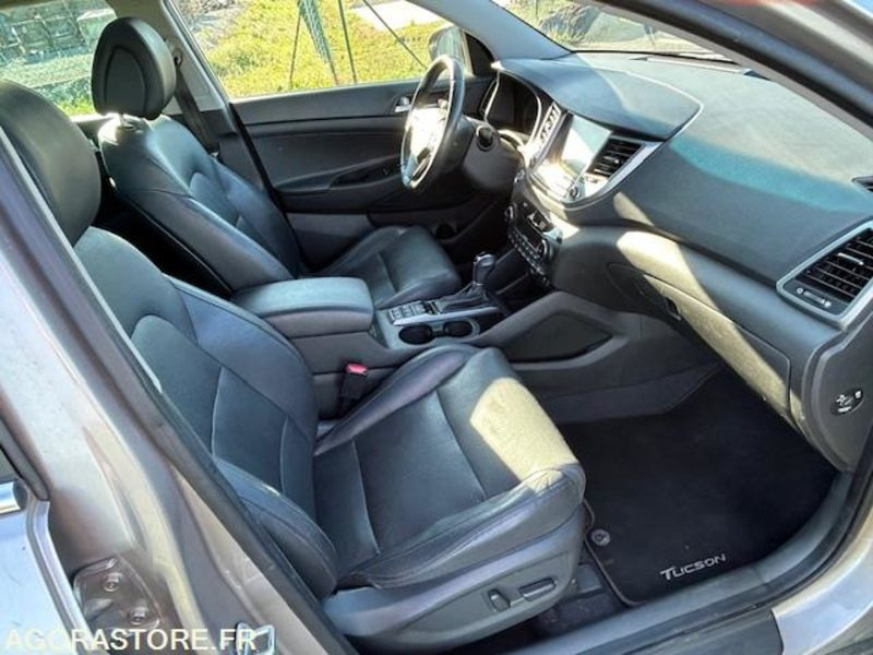 HYUNDAI TUCSON III 1.7 CRDI 141 CH EXECUTIVE 2WD DCT-7 - 2016 - 141 950 kms - Terepjáró/ SUV: 5 kép. HYUNDAI TUCSON III 1.7 CRDI 141 CH EXECUTIVE 2WD DCT-7 - 2016 - 141 950 kms - Terepjáró/ SUV: 5 kép.