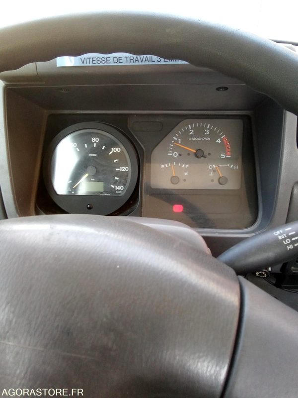 Hydrocureur Nissan cabstar année 2000 405300 kms - Szippantós autó: 3 kép. Hydrocureur Nissan cabstar année 2000 405300 kms - Szippantós autó: 3 kép.