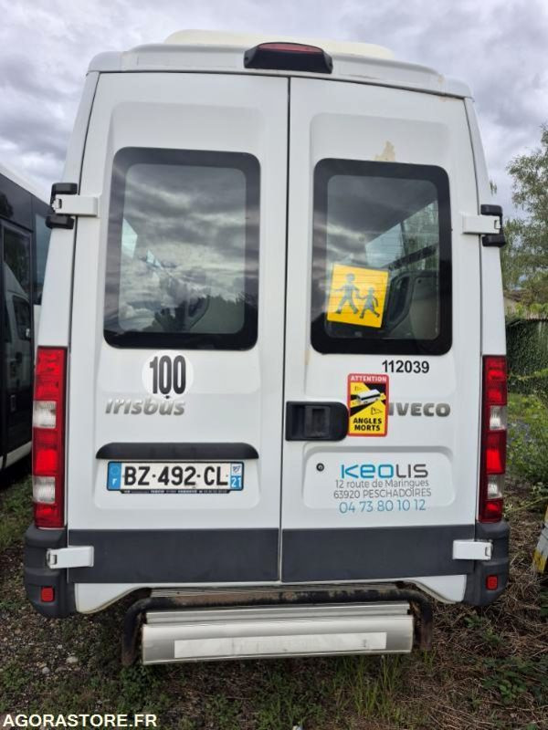 IVECO BUS DAILY N°112039 - Minibusz, Kisbusz: 2 kép. IVECO BUS DAILY N°112039 - Minibusz, Kisbusz: 2 kép.