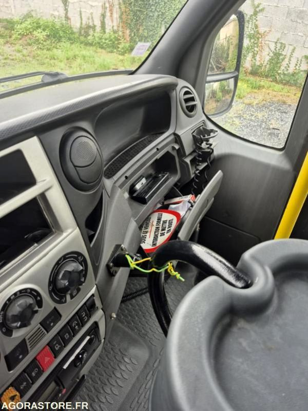 IVECO BUS DAILY N°112039 - Minibusz, Kisbusz: 3 kép. IVECO BUS DAILY N°112039 - Minibusz, Kisbusz: 3 kép.