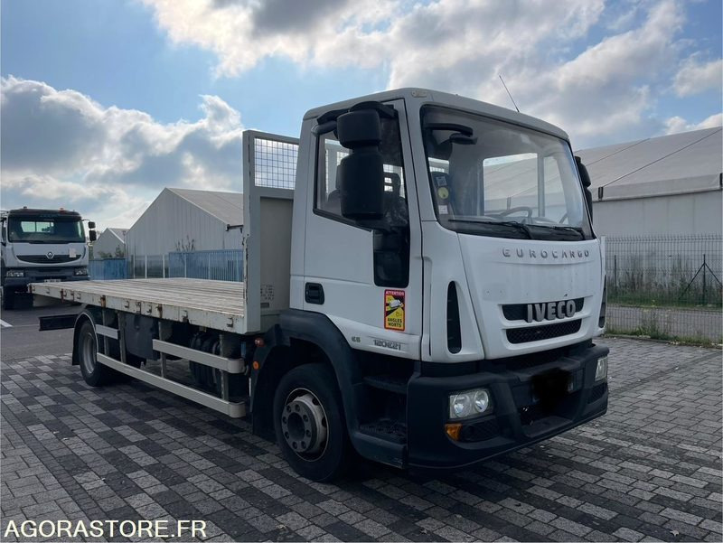IVECO EUROCARGO PLATEAU - 2015 - 295 000KM - Platós teherautó: 1 kép. IVECO EUROCARGO PLATEAU - 2015 - 295 000KM - Platós teherautó: 1 kép.