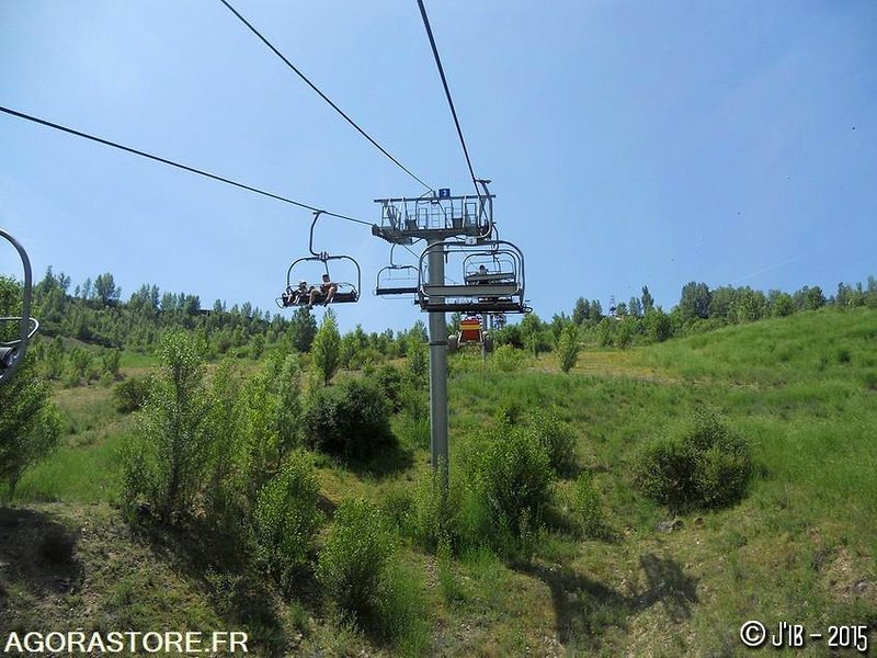 Installation "télésiège" - 2002 - Pomagalski - Szerszám/ Felszerelés: 4 kép. Installation "télésiège" - 2002 - Pomagalski - Szerszám/ Felszerelés: 4 kép.