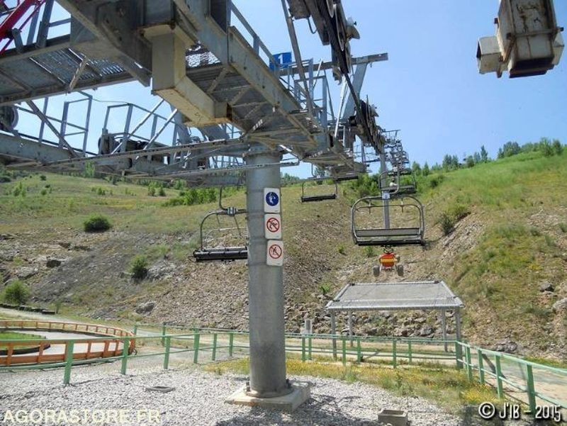 Installation "télésiège" - 2002 - Pomagalski - Szerszám/ Felszerelés: 2 kép. Installation "télésiège" - 2002 - Pomagalski - Szerszám/ Felszerelés: 2 kép.