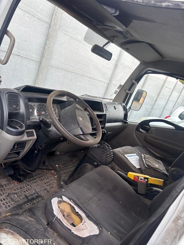 Iveco - Billenőplatós kisteherautó: 2 kép. Iveco - Billenőplatós kisteherautó: 2 kép.