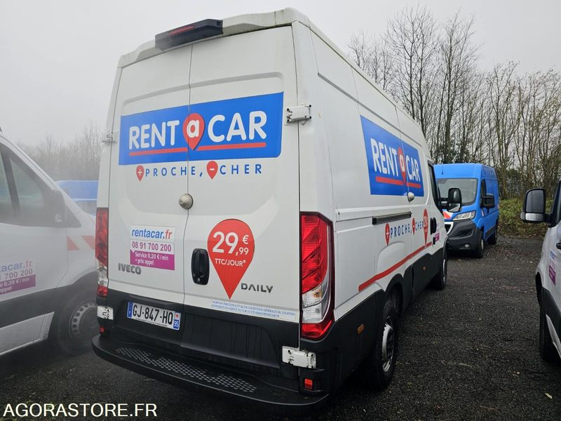 Iveco daily 35S14 - 2022 - 8815 Kms - Furgon: 3 kép. Iveco daily 35S14 - 2022 - 8815 Kms - Furgon: 3 kép.