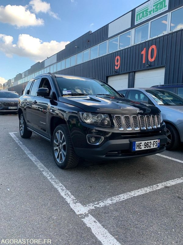 JEEP COMPASS LIMITED 2014 102852KM - Terepjáró/ SUV: 2 kép. JEEP COMPASS LIMITED 2014 102852KM - Terepjáró/ SUV: 2 kép.