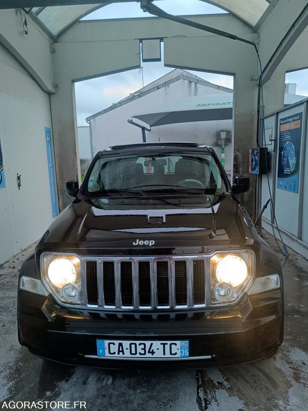 Jeep Cherokee IV 2.8 CRD Jamboree - 2009 - 193 000 KM - Autó: 1 kép. Jeep Cherokee IV 2.8 CRD Jamboree - 2009 - 193 000 KM - Autó: 1 kép.