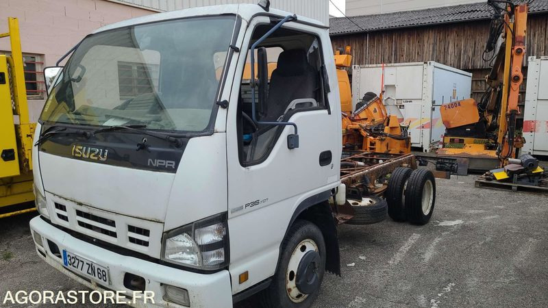 ISUZU - 2008 - Kisteherautó: 1 kép. ISUZU - 2008 - Kisteherautó: 1 kép.