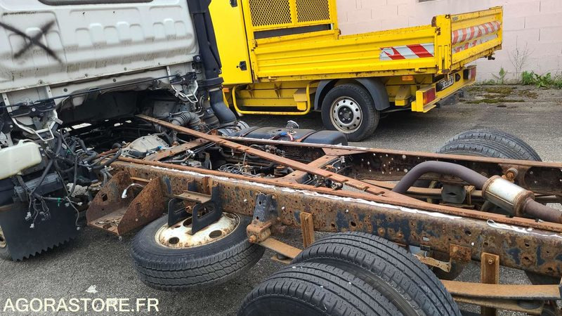 ISUZU - 2008 - Kisteherautó: 3 kép. ISUZU - 2008 - Kisteherautó: 3 kép.