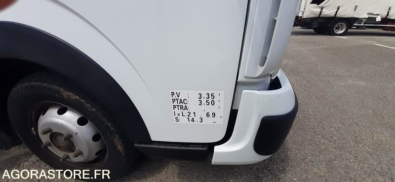 Nacelle Plateau RENAULT Maxity - 44000 km - 2008 - Kisteherautó: 5 kép. Nacelle Plateau RENAULT Maxity - 44000 km - 2008 - Kisteherautó: 5 kép.