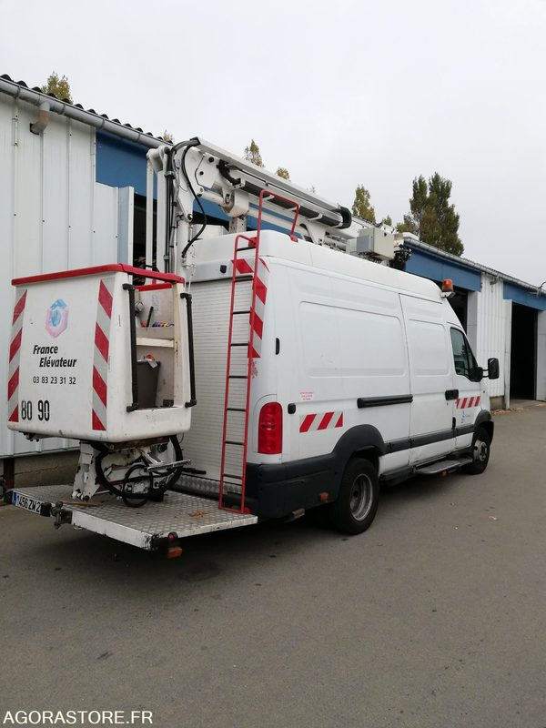 RENAULT MASCOTT avec nacelle France Elevateur - 2004 - 122152kms - Kisteherautó: 1 kép. RENAULT MASCOTT avec nacelle France Elevateur - 2004 - 122152kms - Kisteherautó: 1 kép.