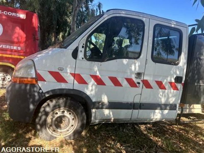 RENAULT MASTER BENNE - 2009 - 180000KM - AE749FC - Kisteherautó: 4 kép. RENAULT MASTER BENNE - 2009 - 180000KM - AE749FC - Kisteherautó: 4 kép.