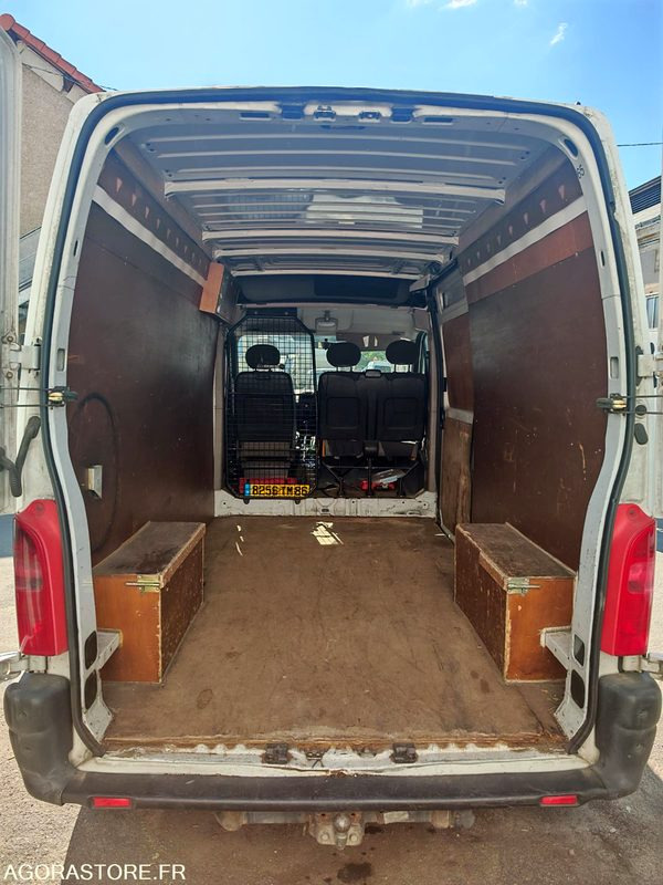 Renault Master - Kisteherautó: 4 kép. Renault Master - Kisteherautó: 4 kép.