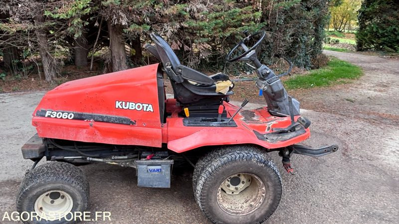 Kubota F3060 - Kerti fűkasza: 1 kép. Kubota F3060 - Kerti fűkasza: 1 kép.