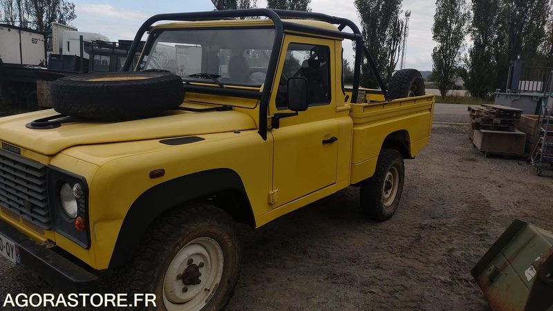 LAND ROVER DEFENDER - 2003 - 98879km - Autó: 2 kép. LAND ROVER DEFENDER - 2003 - 98879km - Autó: 2 kép.