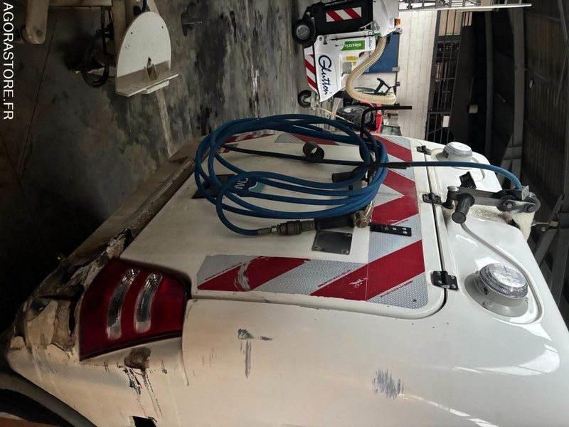 LAVEUSE CMAR LC 860 - Utcaseprő gép: 5 kép. LAVEUSE CMAR LC 860 - Utcaseprő gép: 5 kép.