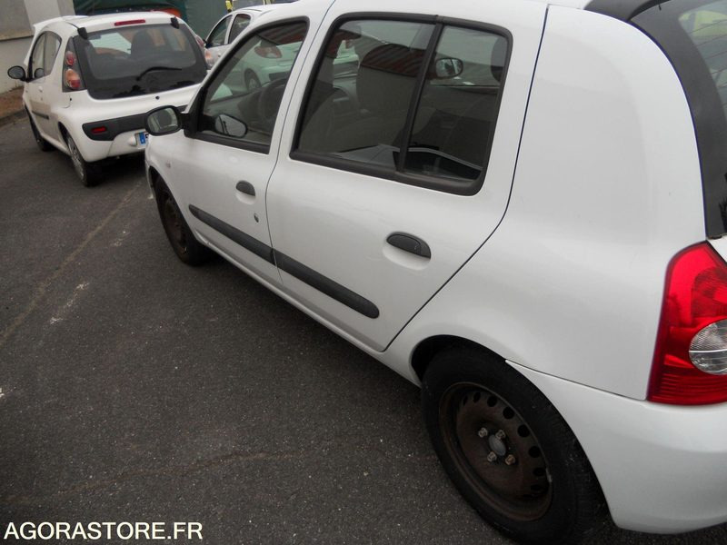 LOT 3 SLT - RENAULT CLIO - Autó: 4 kép. LOT 3 SLT - RENAULT CLIO - Autó: 4 kép.