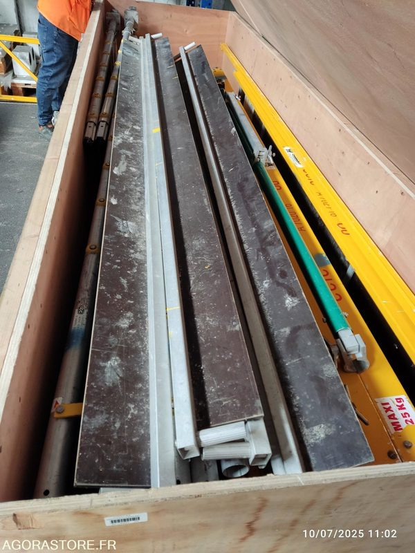 LOT DE 3 ECHAFFAUDAGES MACC ET COGNET - Szerszám/ Felszerelés: 5 kép. LOT DE 3 ECHAFFAUDAGES MACC ET COGNET - Szerszám/ Felszerelés: 5 kép.