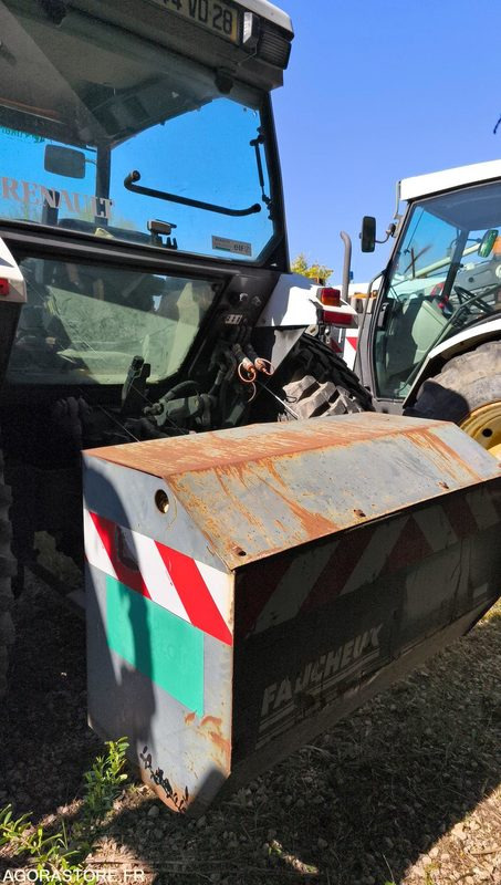 Lot Renault - Tracteur ergos 110-CF 056 - 2001 - 11404 et CHARGEUR FAUCHEUX TRF0 - Traktor: 4 kép. Lot Renault - Tracteur ergos 110-CF 056 - 2001 - 11404 et CHARGEUR FAUCHEUX TRF0 - Traktor: 4 kép.