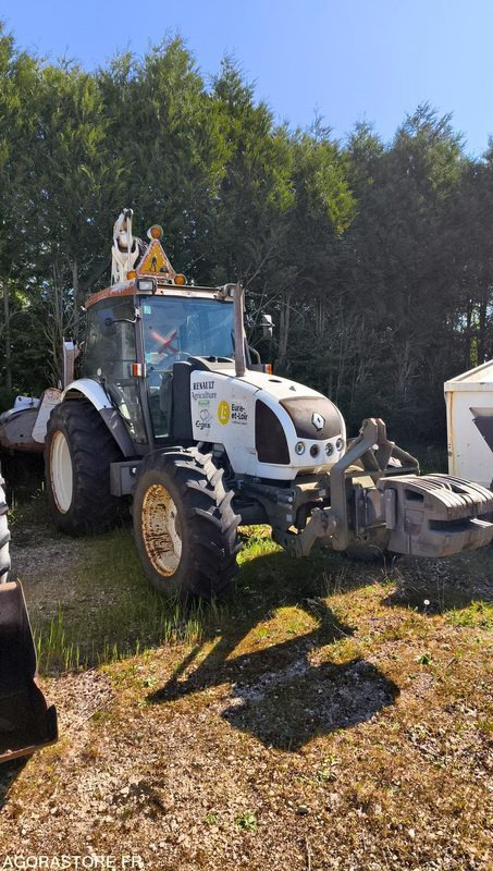 Lot Renault - Tracteur ergos 446 Roto 209 - 2009 et FAUCHEUSE NOREMAT VISIOBRA - Traktor: 2 kép. Lot Renault - Tracteur ergos 446 Roto 209 - 2009 et FAUCHEUSE NOREMAT VISIOBRA - Traktor: 2 kép.