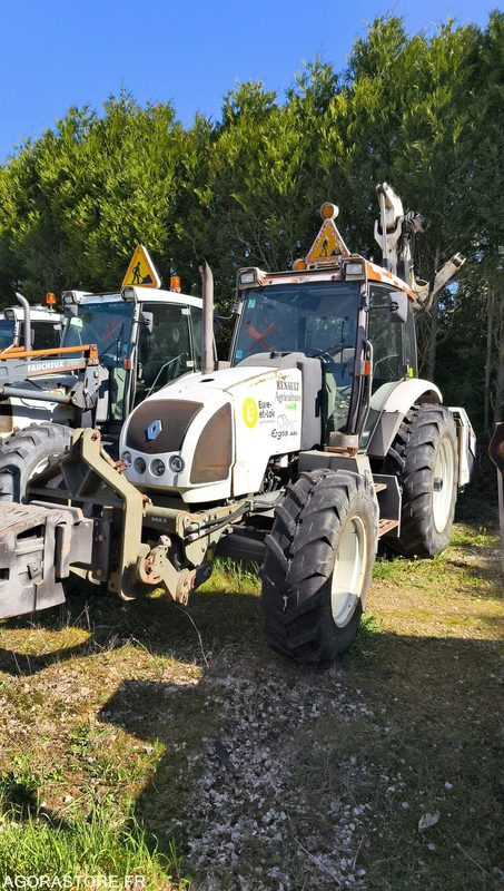 Lot Renault - Tracteur ergos 446 Roto 209 - 2009 et FAUCHEUSE NOREMAT VISIOBRA - Traktor: 1 kép. Lot Renault - Tracteur ergos 446 Roto 209 - 2009 et FAUCHEUSE NOREMAT VISIOBRA - Traktor: 1 kép.