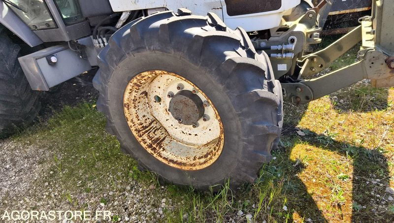 Lot Renault - Tracteur ergos 446 Roto 209 - 2009 et FAUCHEUSE NOREMAT VISIOBRA lízing Lot Renault - Tracteur ergos 446 Roto 209 - 2009 et FAUCHEUSE NOREMAT VISIOBRA: 17 kép.