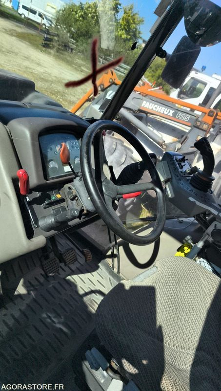 Lot Renault - Tracteur ergos 446 Roto 209 - 2009 et FAUCHEUSE NOREMAT VISIOBRA lízing Lot Renault - Tracteur ergos 446 Roto 209 - 2009 et FAUCHEUSE NOREMAT VISIOBRA: 20 kép.