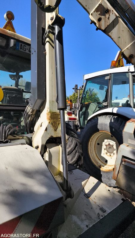 Lot Renault - Tracteur ergos 446 Roto 209 - 2009 et FAUCHEUSE NOREMAT VISIOBRA lízing Lot Renault - Tracteur ergos 446 Roto 209 - 2009 et FAUCHEUSE NOREMAT VISIOBRA: 15 kép.