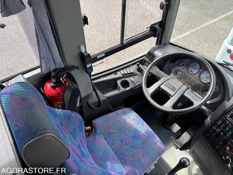 Lot de 3 minibus Mercedes mago et otokar navigo - Minibusz, Kisbusz: 4 kép. Lot de 3 minibus Mercedes mago et otokar navigo - Minibusz, Kisbusz: 4 kép.