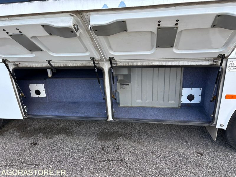 Lot de 3 minibus Mercedes mago et otokar navigo - Minibusz, Kisbusz: 2 kép. Lot de 3 minibus Mercedes mago et otokar navigo - Minibusz, Kisbusz: 2 kép.