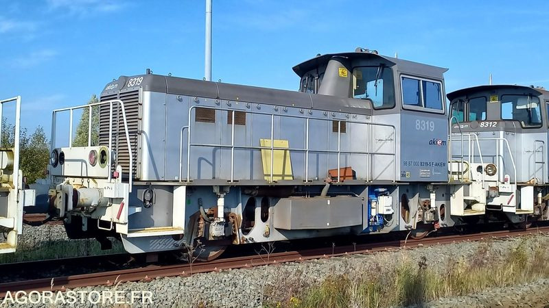 Lot de 5 Locotracteurs Y8000 RVI2 / Moyse, Fauvet Girel - Építőipari berendezések: 1 kép. Lot de 5 Locotracteurs Y8000 RVI2 / Moyse, Fauvet Girel - Építőipari berendezések: 1 kép.