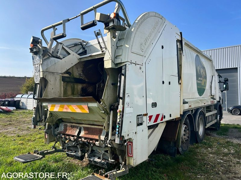 Lot de camions BOM - Szemetesautó: 3 kép. Lot de camions BOM - Szemetesautó: 3 kép.