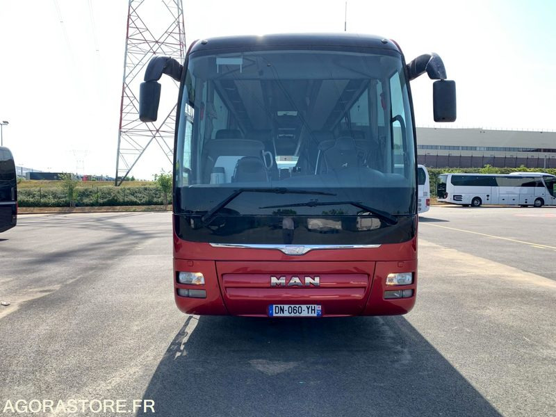 MAN R09 13 metres 2015 - 898600 kms - EURO 6 - Távolsági busz: 2 kép. MAN R09 13 metres 2015 - 898600 kms - EURO 6 - Távolsági busz: 2 kép.