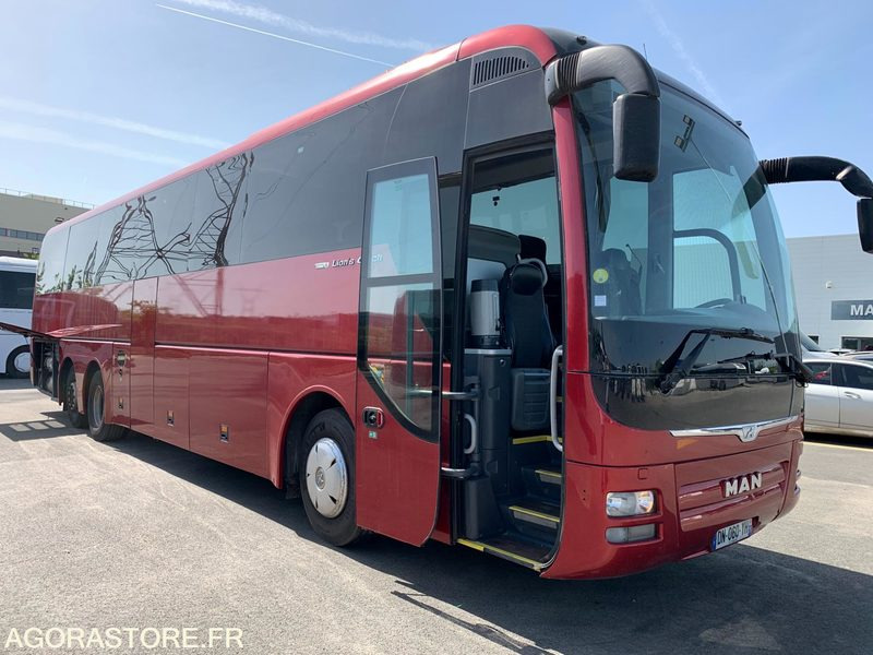 MAN R09 13 metres 2015 - 898600 kms - EURO 6 - Távolsági busz: 5 kép. MAN R09 13 metres 2015 - 898600 kms - EURO 6 - Távolsági busz: 5 kép.