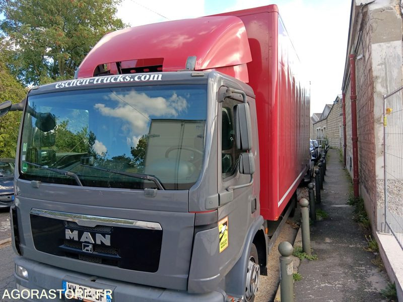 MAN TGL 7.150 ANNEE 2011- 7.5T - 385 000 KMS - Dobozos felépítményű teherautó: 2 kép. MAN TGL 7.150 ANNEE 2011- 7.5T - 385 000 KMS - Dobozos felépítményű teherautó: 2 kép.