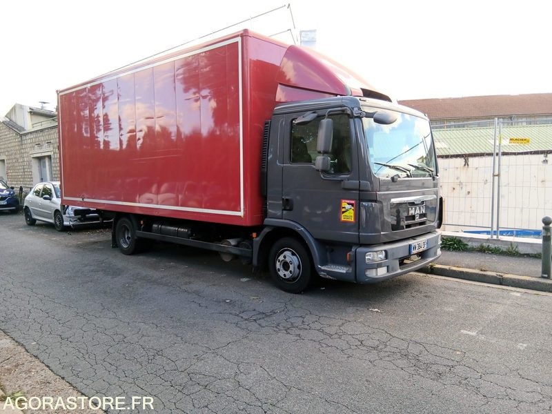 MAN TGL 7.150 ANNEE 2011- 7.5T - 385 000 KMS - Dobozos felépítményű teherautó: 1 kép. MAN TGL 7.150 ANNEE 2011- 7.5T - 385 000 KMS - Dobozos felépítményű teherautó: 1 kép.