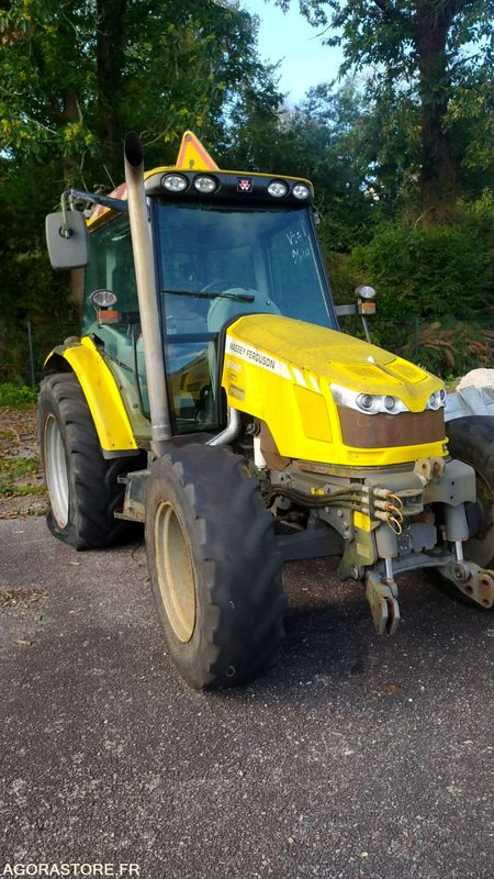 MASSEY FERGUSSON - 2013 - 9161kms - Traktor: 5 kép. MASSEY FERGUSSON - 2013 - 9161kms - Traktor: 5 kép.