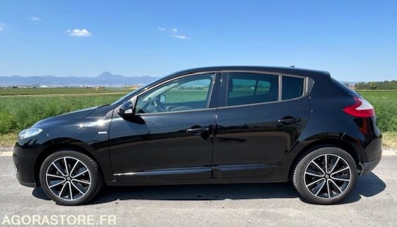 MEGANE 1.2 L TCE 115 CH BOSE EDITION - 2013 - 97 595 kms - Autó: 3 kép. MEGANE 1.2 L TCE 115 CH BOSE EDITION - 2013 - 97 595 kms - Autó: 3 kép.