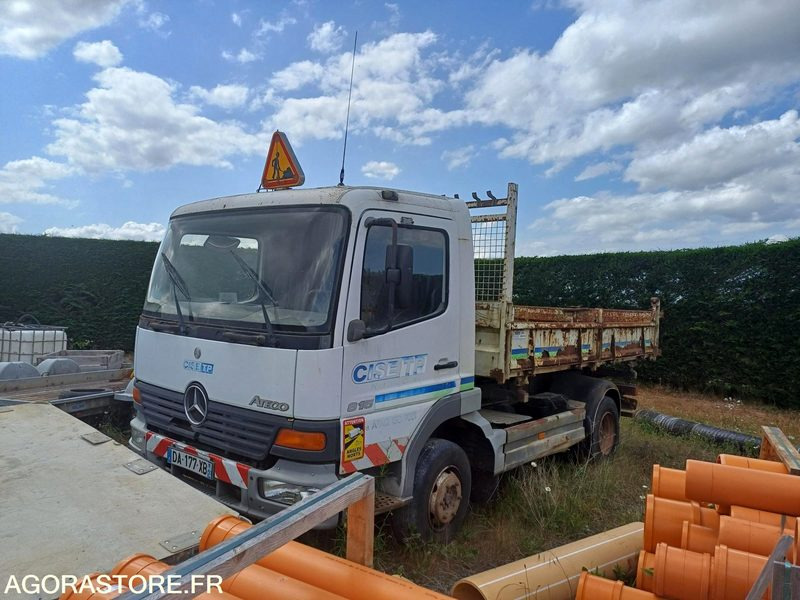 MERCEDES - ATEGO 815 - 2000 / 324 679 KM - DA177XB - Billenőplatós teherautó: 2 kép. MERCEDES - ATEGO 815 - 2000 / 324 679 KM - DA177XB - Billenőplatós teherautó: 2 kép.