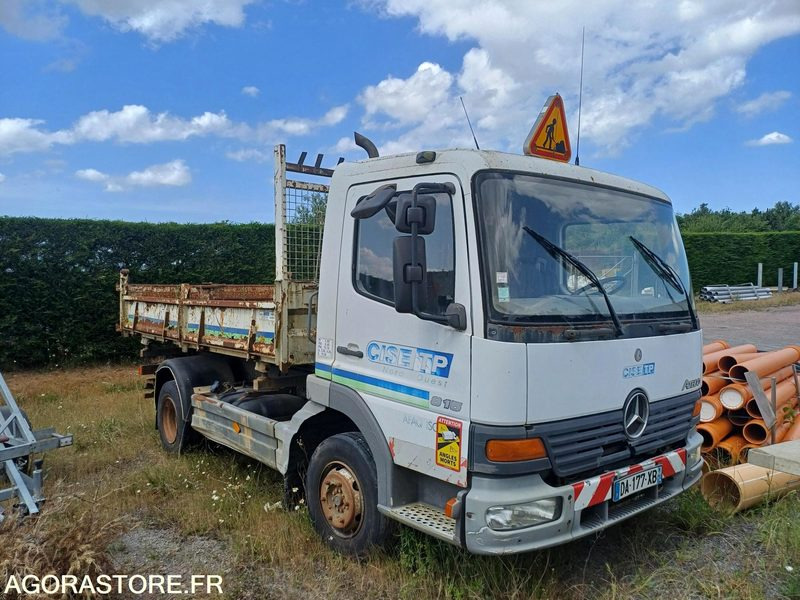 MERCEDES - ATEGO 815 - 2000 / 324 679 KM - DA177XB - Billenőplatós teherautó: 1 kép. MERCEDES - ATEGO 815 - 2000 / 324 679 KM - DA177XB - Billenőplatós teherautó: 1 kép.