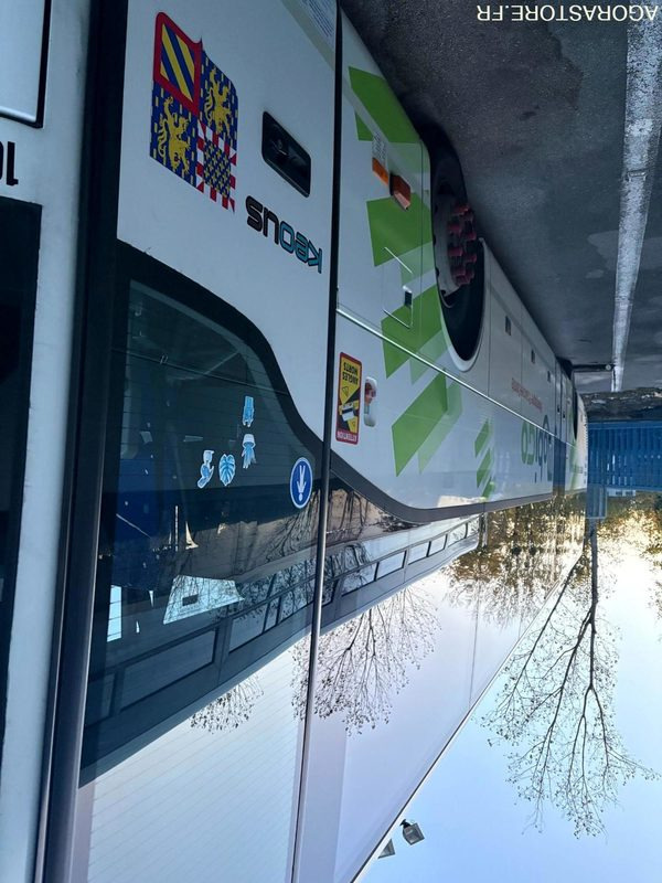 MERCEDES TOURISMO N°106030 - Távolsági busz: 4 kép. MERCEDES TOURISMO N°106030 - Távolsági busz: 4 kép.