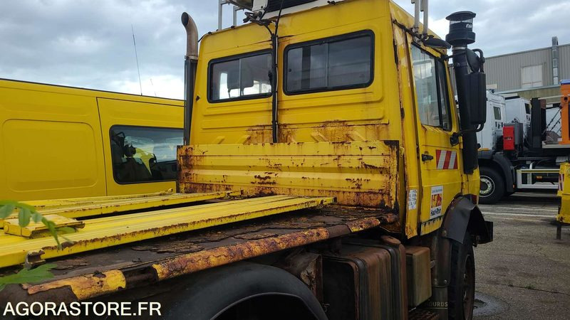 MERCEDES UNIMOG - 1999 - Platós teherautó: 3 kép. MERCEDES UNIMOG - 1999 - Platós teherautó: 3 kép.