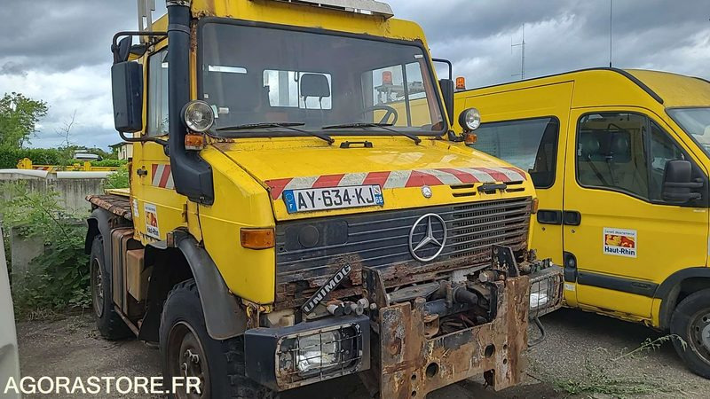 MERCEDES UNIMOG - 1999 - Platós teherautó: 1 kép. MERCEDES UNIMOG - 1999 - Platós teherautó: 1 kép.