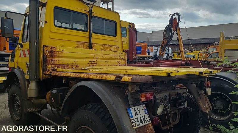 MERCEDES UNIMOG - 1999 - Platós teherautó: 4 kép. MERCEDES UNIMOG - 1999 - Platós teherautó: 4 kép.