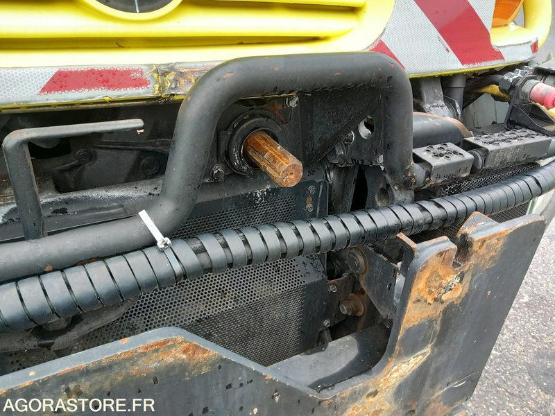 MERCEDES UNIMOG 4X4 4RD AVEC SALEUSE ET AILERONS KU0105 SL0307 AB0107 AB0107 - Hóeltakarító gép: 3 kép. MERCEDES UNIMOG 4X4 4RD AVEC SALEUSE ET AILERONS KU0105 SL0307 AB0107 AB0107 - Hóeltakarító gép: 3 kép.
