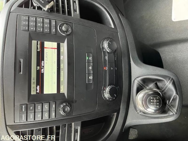 MERCEDES VITO MIXTO 116 CDI LONG 5 PLACES - 2021 - 193 000km - Furgon: 4 kép. MERCEDES VITO MIXTO 116 CDI LONG 5 PLACES - 2021 - 193 000km - Furgon: 4 kép.