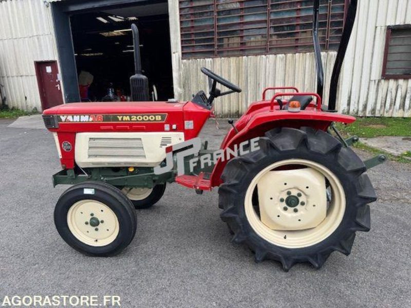 MICROTRACTEUR YANMAR 20CV 2 CYLINDRES 1150CM3 D'OCCASION 2RM TRES BON ETAT 810H - Traktor: 2 kép. MICROTRACTEUR YANMAR 20CV 2 CYLINDRES 1150CM3 D'OCCASION 2RM TRES BON ETAT 810H - Traktor: 2 kép.