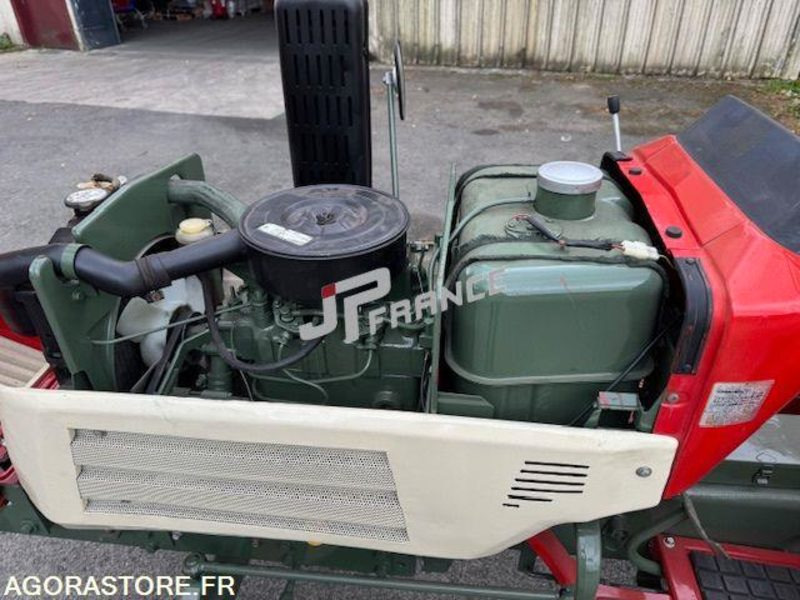 MICROTRACTEUR YANMAR 20CV 2 CYLINDRES 1150CM3 D'OCCASION 2RM TRES BON ETAT 810H - Traktor: 5 kép. MICROTRACTEUR YANMAR 20CV 2 CYLINDRES 1150CM3 D'OCCASION 2RM TRES BON ETAT 810H - Traktor: 5 kép.